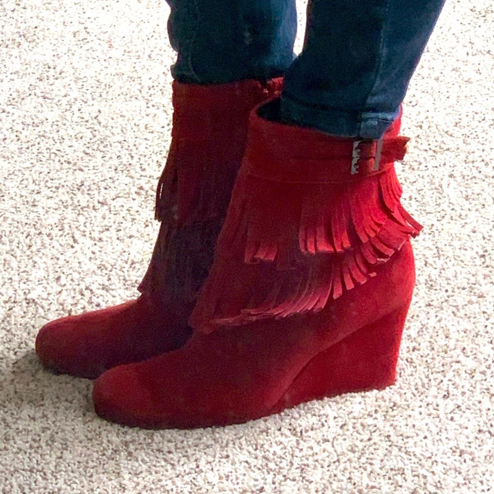 Aerosoles Red Fringe Wedge Heel Ankle Booties. Size 6